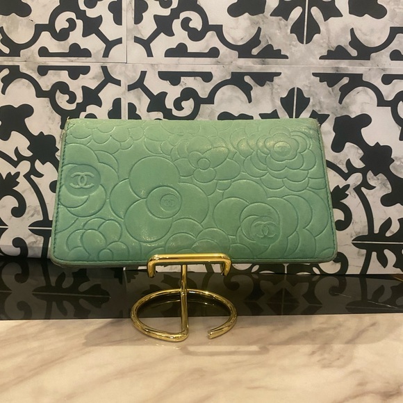 GUC Chanel Camellia bifold wallet green - Picture 2 of 12